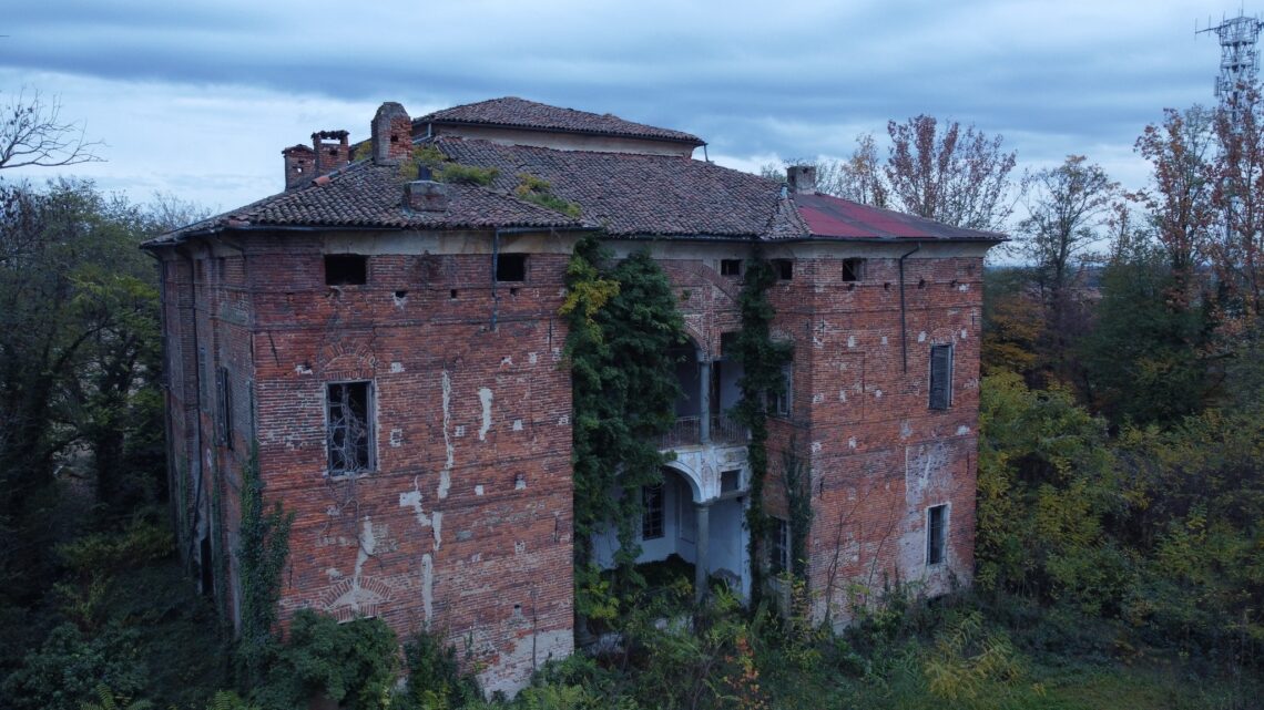 Il Palazzo nobiliare abbandonato dei Nobili Caresana